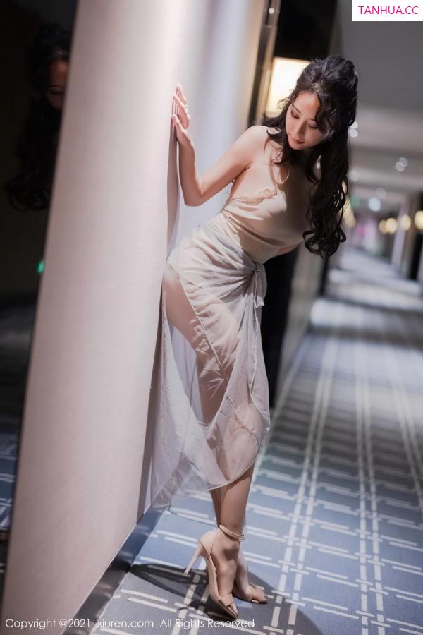 刘艺蕾  小姐姐蓝夏Akasha 轻透服饰凹凸动人第3张图片